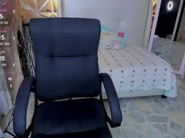 ariana_rose01