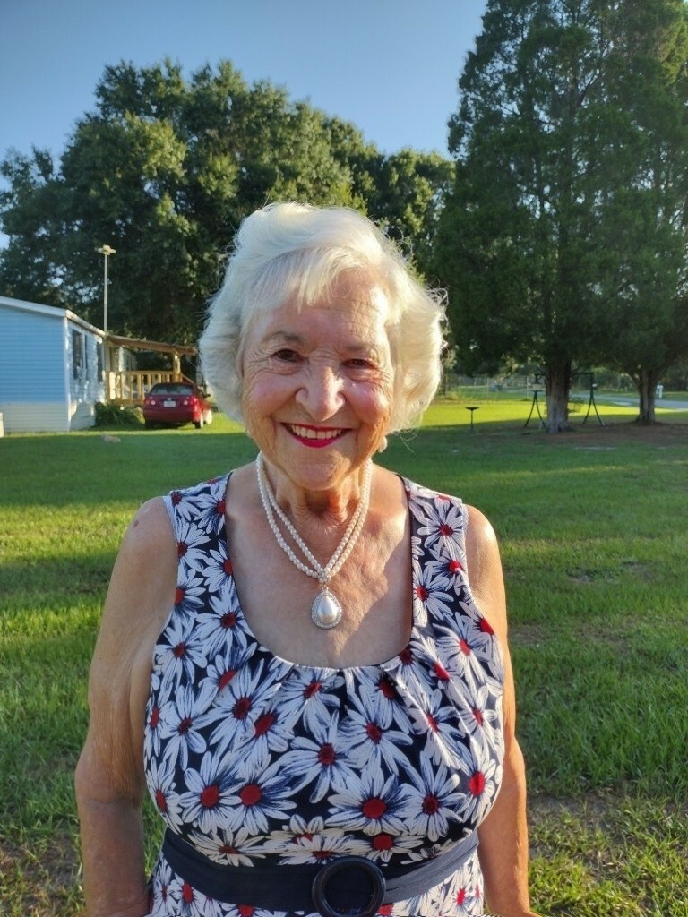Oldslut with red lipstick — 50