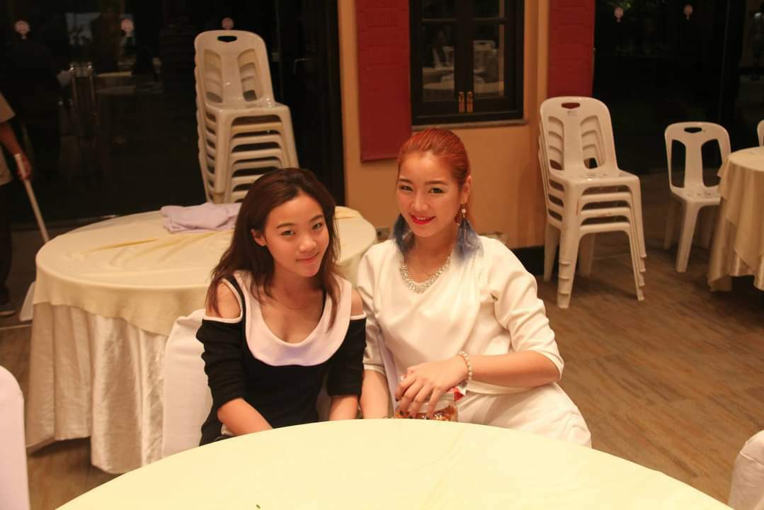 Yellow dyke couple — 8