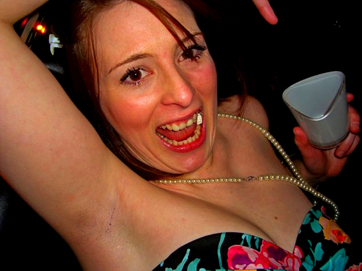 British UK girls showing sexy shaven armpits — 24