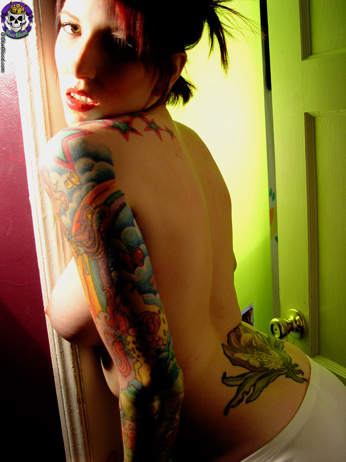 Hot Girls with Tattoos — 36