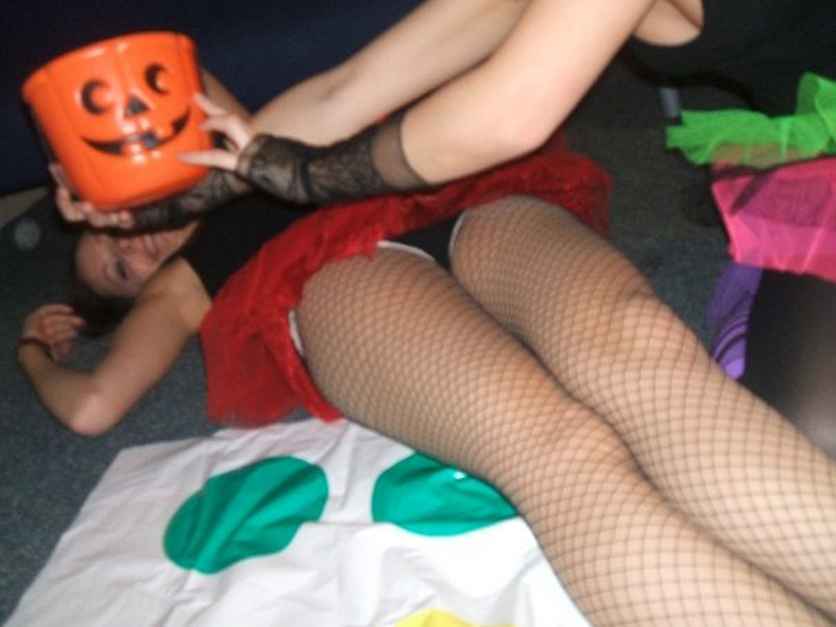 British girls showing their sexy legs — 25