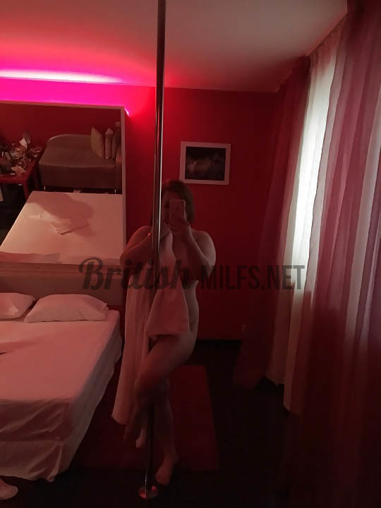 Fat arsed redhead british milf - bbw ginger mature — 16